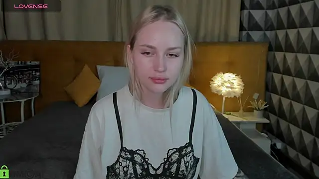 Snapshot of Carol__Cox chatting on September 12, 2025, 12:55 am Carol Cox online show from September 12, 2025, 12:55 am