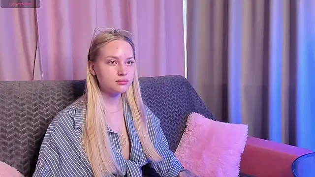 Snapshot of Carol__Cox chatting on September 15, 2025, 12:54 am Carol Cox online show from September 15, 2025, 12:54 am