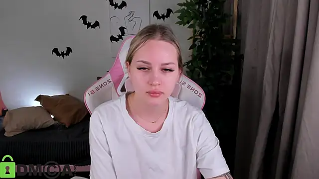 Snapshot of Carol__Cox chatting on October 31, 2025, 9:38 pm Carol Cox online show from October 31, 2025, 9:38 pm