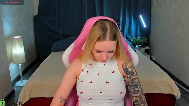 Snapshot of Carol__Cox chatting on November 6, 2025, 10:32 pm Carol Cox online show from November 6, 2025, 10:32 pm