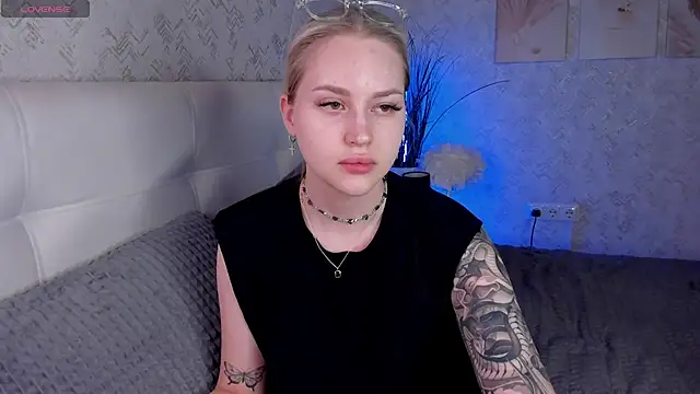 Snapshot of Carol__Cox chatting on November 10, 2025, 10:20 pm Carol Cox online show from November 10, 2025, 10:20 pm