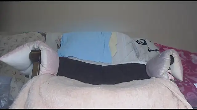 Snapshot of cross-dresser-nana chatting on December 4, 2024, 10:19 pm cross-dresser-nana online show from December 4, 2024, 10:19 pm