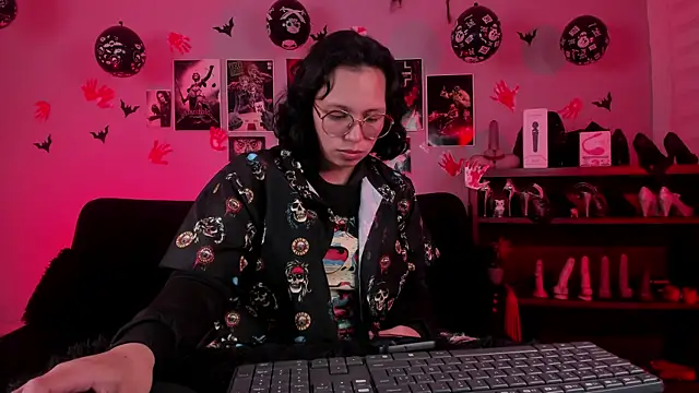 lilith-deveraux online show from November 24, 2025, 3:28 am