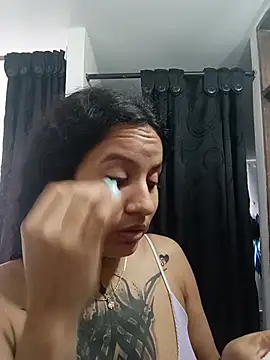 Snapshot of Karii-R chatting on July 6, 2026, 3:25 pm Karii-R online show from July 6, 2026, 3:25 pm