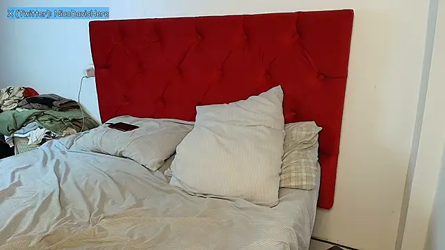 NicoDavisHere online show from July 11, 2026, 11:50 pm
