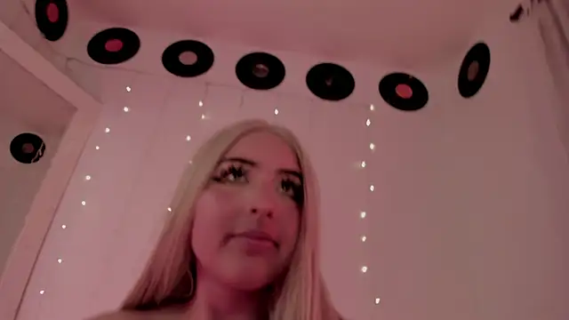 Snapshot of _dahian14_ chatting on October 20, 2025, 4:24 am dahian14 online show from October 20, 2025, 4:24 am