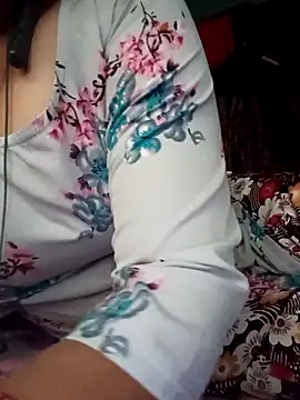 Snapshot of gunjan22 chatting on September 12, 2025, 6:02 am gunjan22 online show from September 12, 2025, 6:02 am