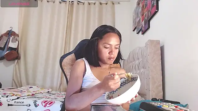 Snapshot of Samary_thomas chatting on January 17, 2025, 1:04 am Samary thomas online show from January 17, 2025, 1:04 am