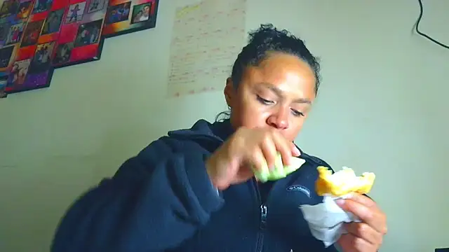 Snapshot of Samary_thomas chatting on May 23, 2026, 2:17 am Samary thomas online show from May 23, 2026, 2:17 am