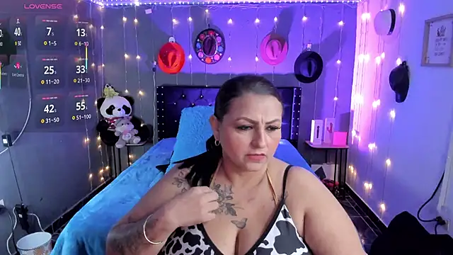 Ivonnee   online show from November 30, 2025, 12:03 am