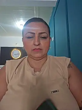 Ivonnee   online show from December 4, 2025, 5:21 pm