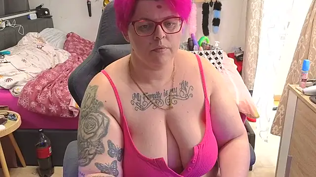 Snapshot of SunshineLexi chatting on February 24, 2025, 9:43 am SunshineLexi online show from February 24, 2025, 9:43 am