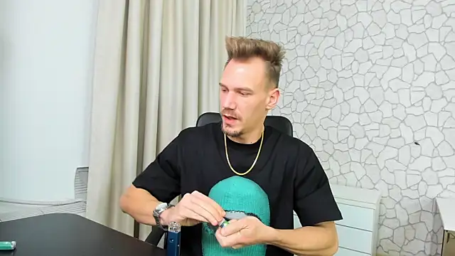 Snapshot of MateoBenjaminX chatting on January 26, 2025, 7:20 pm MateoBenjaminX online show from January 26, 2025, 7:20 pm