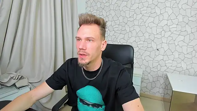 Snapshot of MateoBenjaminX chatting on February 15, 2025, 6:23 pm MateoBenjaminX online show from February 15, 2025, 6:23 pm