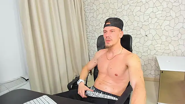 Snapshot of MateoBenjaminX chatting on February 20, 2025, 6:24 pm MateoBenjaminX online show from February 20, 2025, 6:24 pm