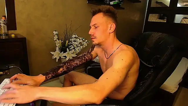 Snapshot of MateoBenjaminX chatting on March 17, 2025, 8:19 pm MateoBenjaminX online show from March 17, 2025, 8:19 pm