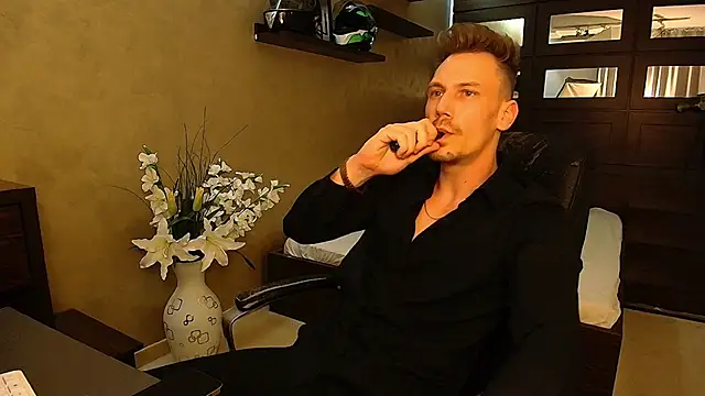 Snapshot of MateoBenjaminX chatting on March 18, 2025, 4:59 pm MateoBenjaminX online show from March 18, 2025, 4:59 pm