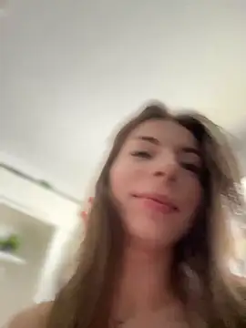 Mia Ethan online show from January 4, 2025, 10:38 am