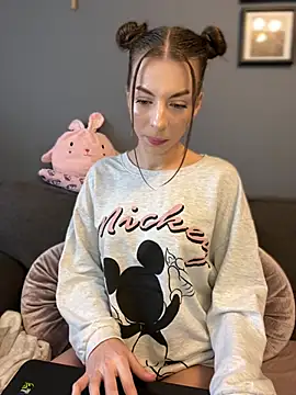 Mia Ethan online show from February 12, 2025, 9:42 am