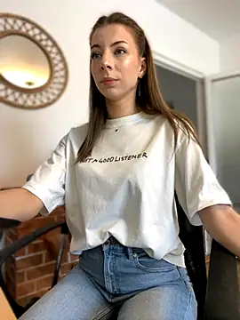 Mia Ethan online show from September 13, 2025, 10:26 am