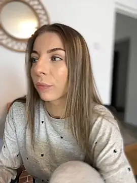 Mia Ethan online show from October 21, 2025, 8:37 am