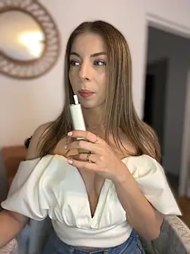 Mia Ethan online show from November 9, 2025, 10:35 am