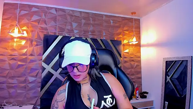 Alahia Dangelo online show from October 3, 2025, 11:51 am