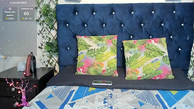  maria foxx  online show from November 18, 2025, 10:25 pm