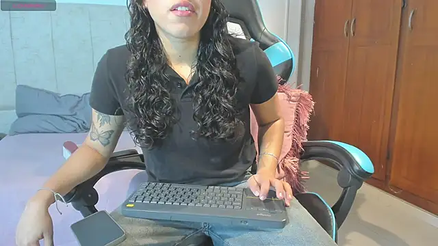  maria foxx  online show from April 30, 2026, 4:13 pm