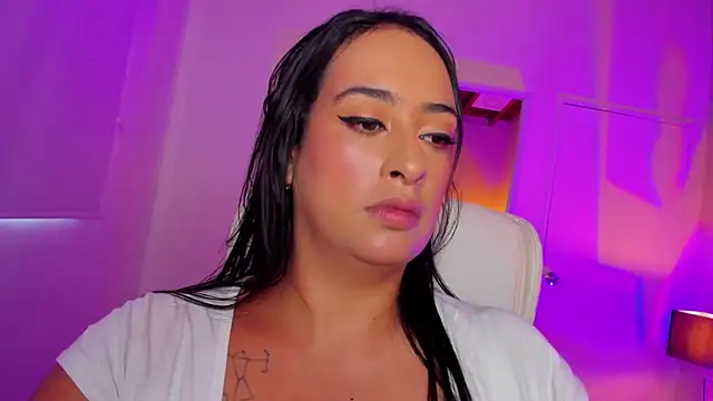 Snapshot of DaniRousse chatting on December 18, 2024, 8:36 pm DaniRousse online show from December 18, 2024, 8:36 pm