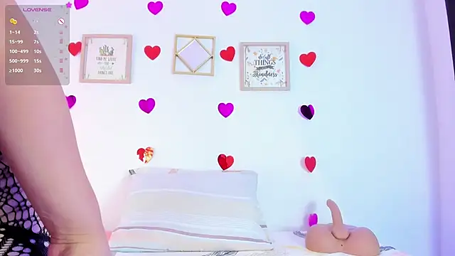 EmmaRogers online show from March 4, 2025, 1:06 pm