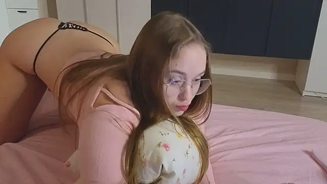 Snapshot of endlesssoffi chatting on December 1, 2025, 6:24 pm endlesssoffi online show from December 1, 2025, 6:24 pm