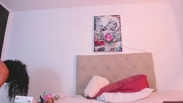 Snapshot of Milkdulce1 chatting on February 21, 2025, 9:13 am Milkdulce1 online show from February 21, 2025, 9:13 am