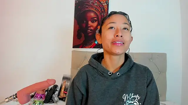 Snapshot of Milkdulce1 chatting on March 16, 2025, 2:43 am Milkdulce1 online show from March 16, 2025, 2:43 am