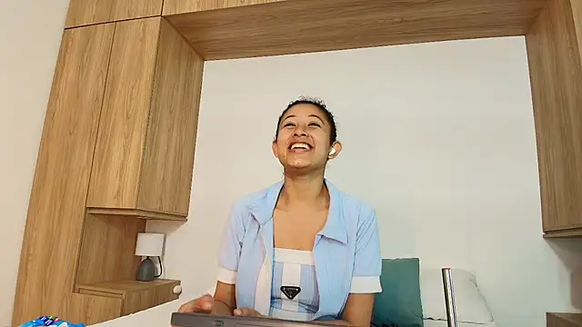 Snapshot of Milkdulce1 chatting on October 8, 2025, 7:33 pm Milkdulce1 online show from October 8, 2025, 7:33 pm