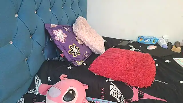 Milkdulce1 online show from January 15, 2026, 1:16 pm