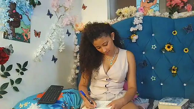 Snapshot of Milkdulce1 chatting on June 3, 2026, 2:33 pm Milkdulce1 online show from June 3, 2026, 2:33 pm