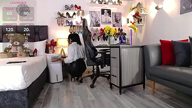 Snapshot of Carlajohnson chatting on September 27, 2025, 12:59 am Carlajohnson online show from September 27, 2025, 12:59 am