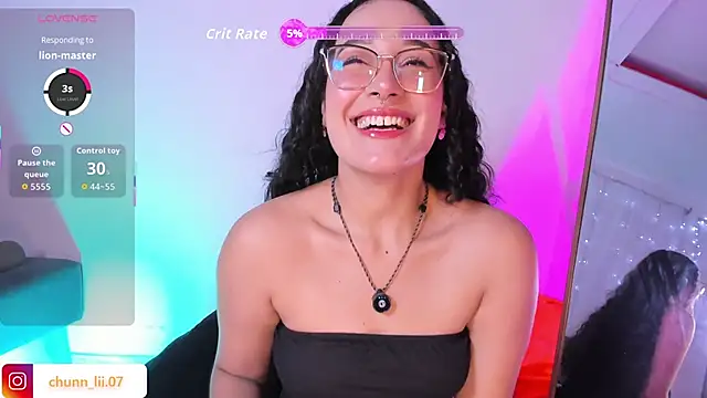 Snapshot of chunn_liioo chatting on November 4, 2025, 12:32 am chunn liioo online show from November 4, 2025, 12:32 am