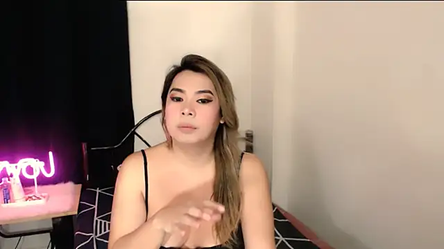 Nathalie Heartxoxo69 online show from February 9, 2026, 9:52 pm