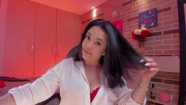 Bella fournier online show from December 1, 2025, 9:09 pm