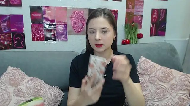 MilanaRoza online show from April 26, 2026, 5:05 am