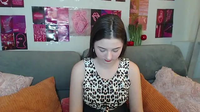 MilanaRoza online show from May 3, 2026, 5:13 am