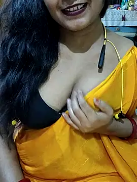 yoursweety09 online show from July 28, 2026, 3:21 pm