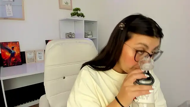 Snapshot of Vioolletta chatting on September 13, 2025, 12:16 pm Vioolletta online show from September 13, 2025, 12:16 pm