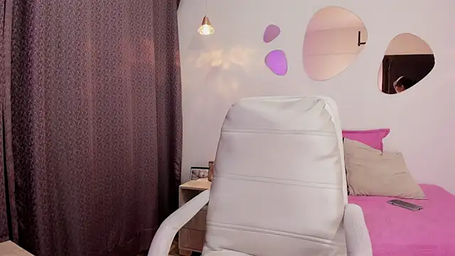 Snapshot of Vioolletta chatting on September 17, 2025, 6:53 pm Vioolletta online show from September 17, 2025, 6:53 pm