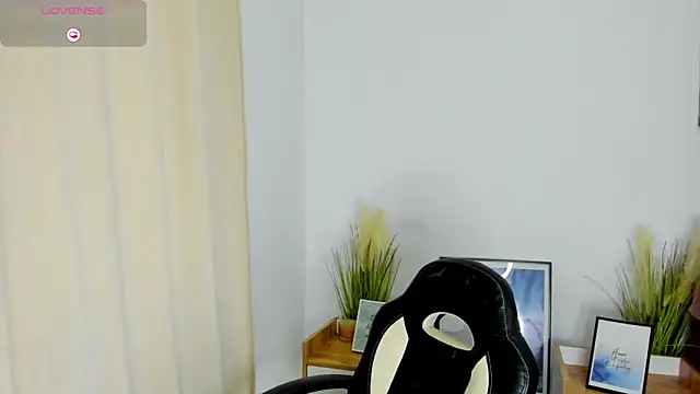 Snapshot of MissJudith chatting on November 29, 2025, 9:34 am MissJudith online show from November 29, 2025, 9:34 am