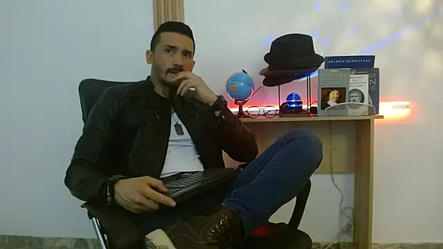 Snapshot of Reiko_85_ chatting on November 15, 2025, 2:46 pm Reiko 85 online show from November 15, 2025, 2:46 pm