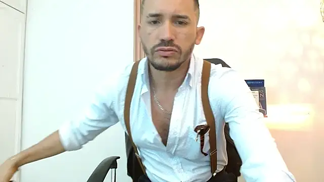 Snapshot of Reiko_85_ chatting on November 22, 2025, 7:57 pm Reiko 85 online show from November 22, 2025, 7:57 pm