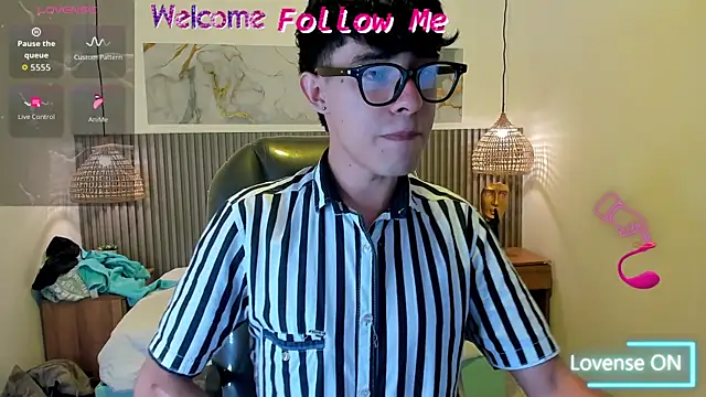 Dyla n18 online show from July 30, 2026, 9:25 pm